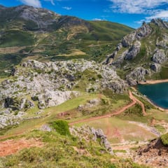 Descubre cuáles son los lagos más bonitos de España