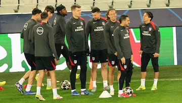 Los jugadores del Atlético se entrenan en el estadio del Brujas.