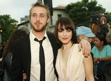 Los protagonistas de la pelicula romántica más exitosa de 2004 por antonomasia, no tuvieron una química en el rodaje como la que disfrutaron los espectadores en los cines. Ryan Gosling incluso llegó a pedir el despido de Rachel McAdams, al negarse el director, Gosling continuó con el rodaje a regañadientes. Tras el éxito de la película, en 2005 se produjo un giro de 180º cuando se encontraron en Nueva York, los dos con proyectos diferentes que les obligaba a vivir en La Gran Manzana, y comenzaron una relación sentimental que duró hasta 2007. 