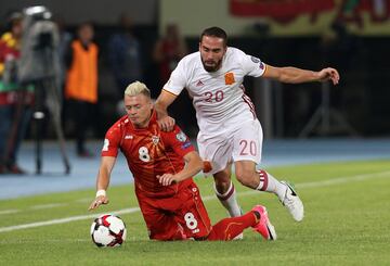 Ezgjan Alioski y Carvajal.