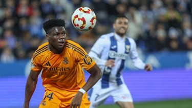 LEGANÉS (MADRID), 05/02/2025.- El centrocampista del Real Madrid Aurelien Tchouameni durante el partido de cuartos de final de la Copa del Rey que CD Leganés y Real Madrid disputan este miércoles en el estadio de Butarque. EFE/Kiko Huesca