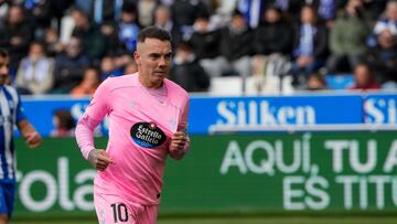 El delantero del Celta de Vigo, Iago Aspas celebra su tanto ante el Deportivo Alavés durante el partido de LaLiga este sábado en estadio de Mendízorrotza de Vitoria.