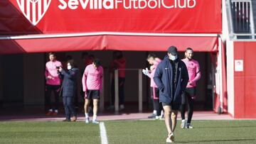 Lopetegui salta al campo de entrenamiento.