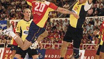 <b>AL ATAQUE.</B> Carlos Ortega aportó siete goles para la Selección.