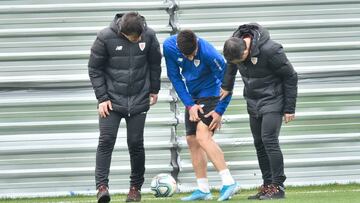 Yuri Berchiche en la sesión matinal.