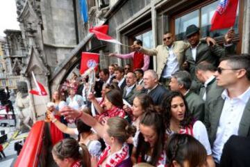 Arturo Vidal celebró el título con los hinchas