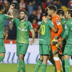 La Real vuelve a tocar el cielo en Granada
