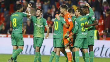 La Real vuelve a tocar el cielo en Granada