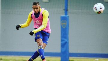 Sebasti&aacute;n Villa durante un entrenamiento con Boca Juniors.
