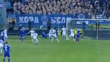 ¿Han visto un gol mejor de chilena? Parábola perfecta...