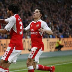 Alexis lidera el alza de Arsenal con un doblete ante Hull City