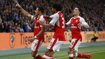 Alexis lidera el alza de Arsenal con un doblete ante Hull City