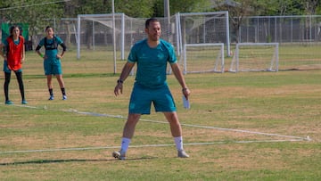 Óscar Fernández, durante un entrenamiento de Juárez.