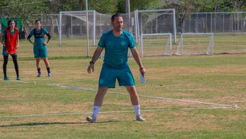 Óscar Fernández, durante un entrenamiento de Juárez.