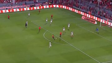 Loyola hace el golazo más extraño de su carrera y la reacción de Cabral es imperdible