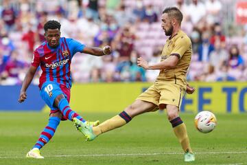 ¡¡ANSU FATI BATE A AITOR!! ¡La mejor manera de volver casi un año sin jugar! ¡Aproechó un error del Levante para robar, encaró en velocidad hacia el área y disparó con potencia y raso desde la frontal para hacer el tercero del encuentro!
