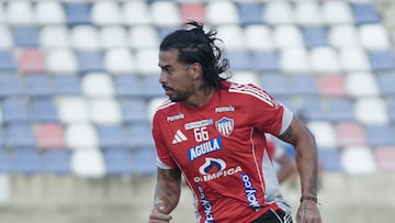 Javier Báez, defensa de Junior, explota en zona mixta.