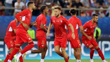 Soccer Football - UEFA Super Cup - Manchester City v Sevilla - Georgios Karaiskakis Stadium, Athens, Greece - August 16, 2023 Sevilla's Ivan Rakitic during the warm up with teammates REUTERS/Alkis Konstantinidis