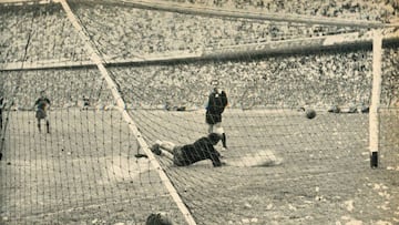 El momento del penalti detenido por Roma a Delem en 1962.