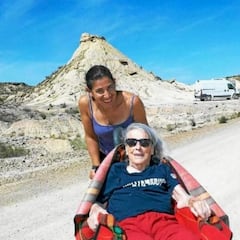 Una mujer recorre Francia y España con su abuela de 100 años: “Se revitalizó”