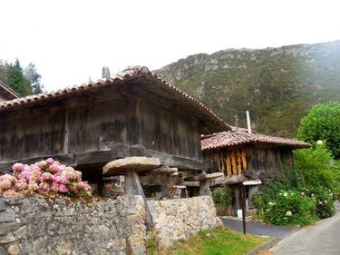 El pueblo al que se accede a trav¨¦s de una cueva