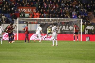 0-1. El portero Andrés Fernández no consigue despejar el tiro de Cristiano.
