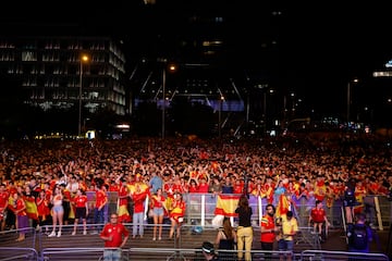 La plaza de Colón, en Madrid, vibra con los goles y la victoria de la selección española.