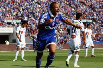 Leandro Benegas celebra su primer gol con la camiseta azul.