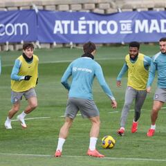 Simeone mantiene la duda en dos puestos