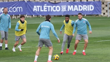 Riquelme y Lemar, en el entrenamiento del Atlético.