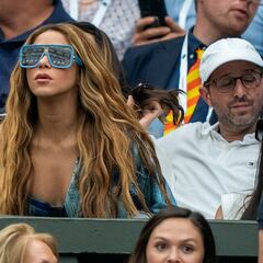 Shakira vuelve al pasado para visitar su universidad