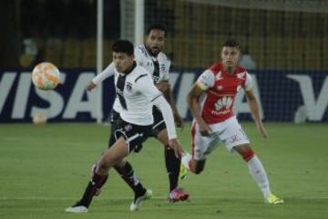 Imágenes del partido entre Santa Fe y Colo Colo correspondiente a la segunda fecha de la Copa Libertadores.