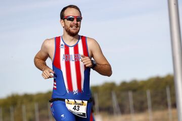 Cerca de un centenar de deportistas acudieron a su cita anual con el asfalto de Navalcarnero, participando en la segunda edición de su duatlón de carretera. 