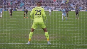 Devis Vásquez y su primer penal atajado en Serie A.