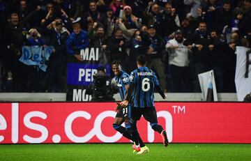 El delantero colombiano anotó un gol y realizó una asistencia en el empate 2-2 de Atalanta frente al Manchester United en Champions League.