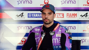 MOTEGI (Japan), 27/09/2025.- Prima Pramac Yamaha rider Miguel Oliveira of Portugal prepares before the free practice 2 of the Motorcycling Grand Prix of Japan in Motegi, Tochigi Prefecture, northeastern Japan, 27 September 2025. (Motociclismo, Japón) EFE/EPA/FRANCK ROBICHON