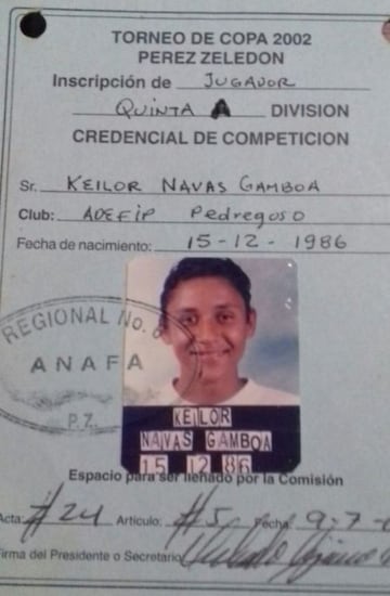 Esta imagen corresponde a la ficha de Keylor a los 16 años, cuando iniciaba su andar con el Pérez Zeledón.