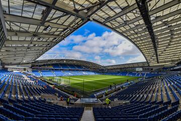 Tiene capacidad para 30750 aficionados y acogerá, entre otros, los Cuartos de Final. Por motivos de patrocinio, este estadio se conoce como el American Express Community Stadium, aunque también se le llama el Amex. Se encuentra en el pueblo de Falmer, en la ciudad e Brighton and Hove a la que pertenece el club de la Premier League Brighton & Hove Albion. Aunque la inauguración de este estadio estaba prevista para principios de la década de los 2000, por motivos de planificación y permisos, no fue hasta agosto de 2011 cuando el Brighton jugó su primer partido.