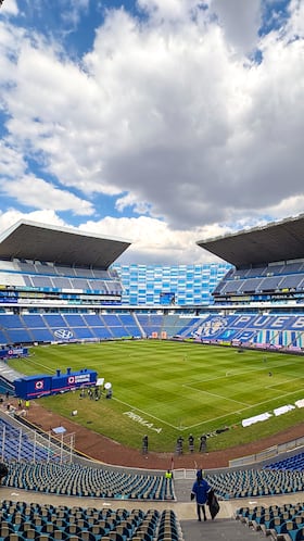 during the 2nd round match between Cruz Azul and Atlas as part of the Liga BBVA MX, Torneo Clausura 2026 at Cuauhtemoc Stadium, on January 14, 2026 in Puebla, Mexico.