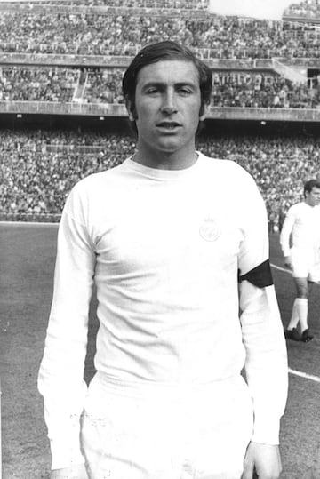 Entre 1968 y 1973 militó en el Real Madrid. En 1974 llegó a Granada, donde estuvo hasta 1977.