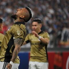 Vidal ilusiona a Colo Colo: “Se tiró tres veces con la cabeza”