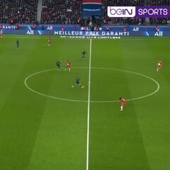 Para los que dicen que está clavado al suelo: vean a Messi en el segundo de Mbappé