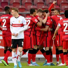 Frankfurt vence a Stuttgart y Borré juega los 90 minutos