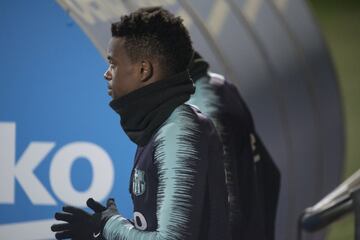 Murillo tuvo una particular bienvenida con el popular pasillo en el que sus compañeros le dejaron un buen recuerdo de su primer día.