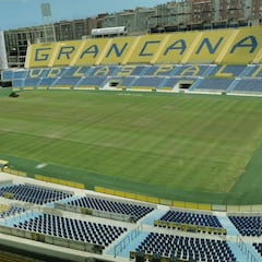El césped del Gran Canaria comienza su puesta a punto de cara a la próxima temporada