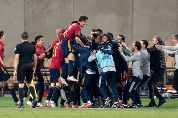 1-0. Álvaro Morata celebra el primer gol con sus compañeros.