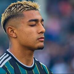 El Barcelona cierra el fichaje de Julián Araujo