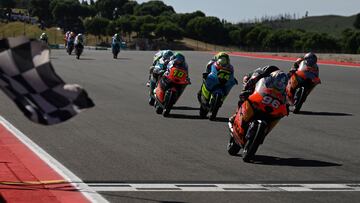 Daniel Holgado cruzando la meta de Portimao.