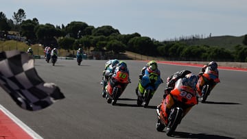 Daniel Holgado cruzando la meta de Portimao.