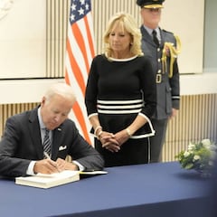 Biden reveals what he said to King Charles III after paying his respects to Queen Elizabeth II